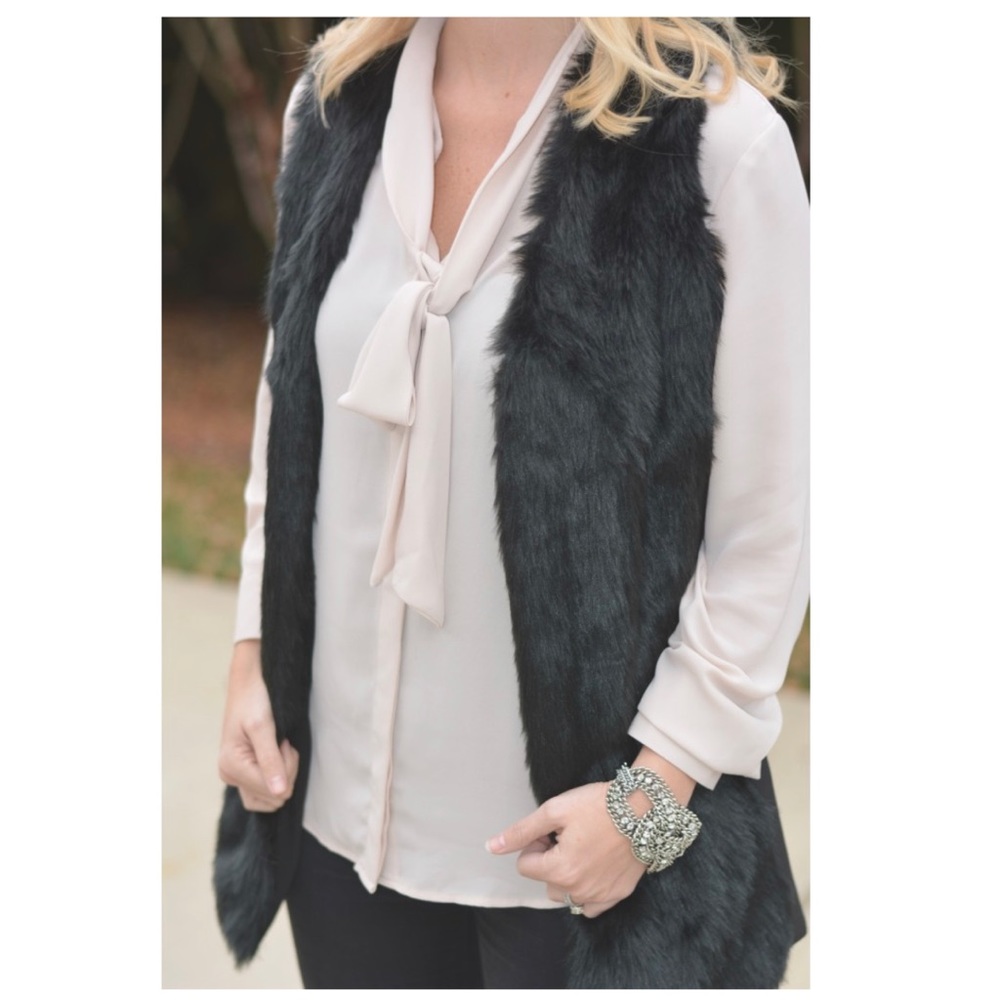 ‼️NWT🏷‼️ Mossimo Black faux fur vest
